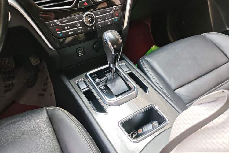 Used Venucia T90 2017 2.0L CVT Smart Edition Gear Lever