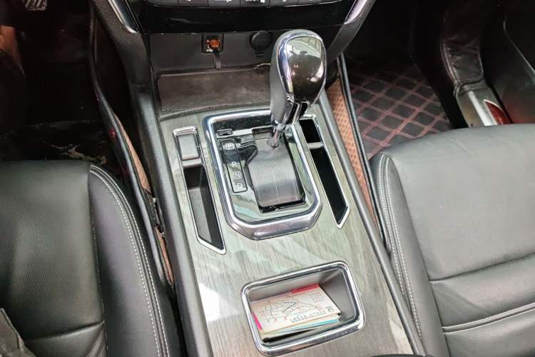Used Venucia T90 2017 2.0L CVT Smart Edition Gear Lever