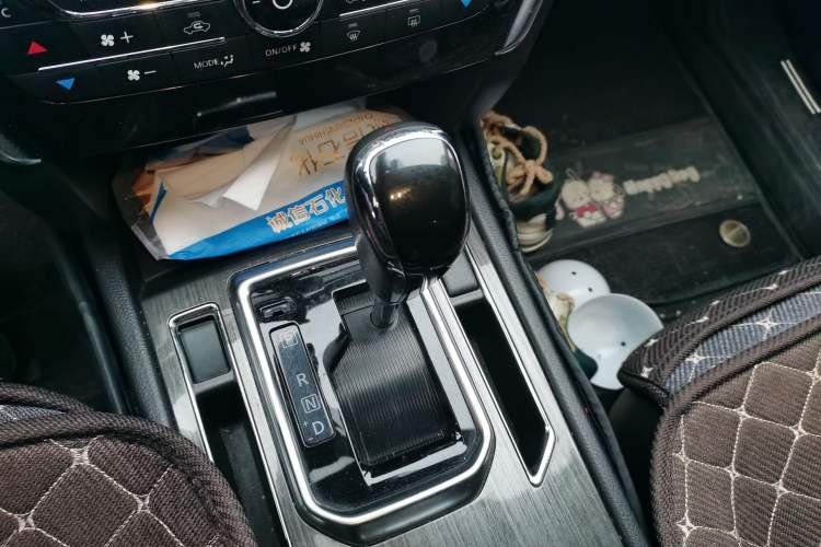 Used Venucia T90 2017 2.0L CVT Smart Edition Gear Lever