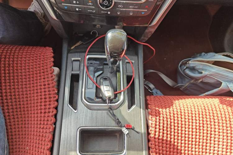 Used Venucia T90 2017 2.0L CVT Smart Edition Gear Lever