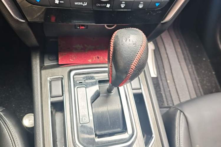Used Venucia T90 2017 2.0L CVT Smart Edition Gear Lever