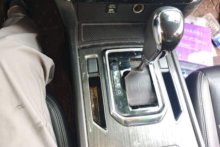 Used Venucia T90 2017 2.0L CVT Smart Edition Gear Lever