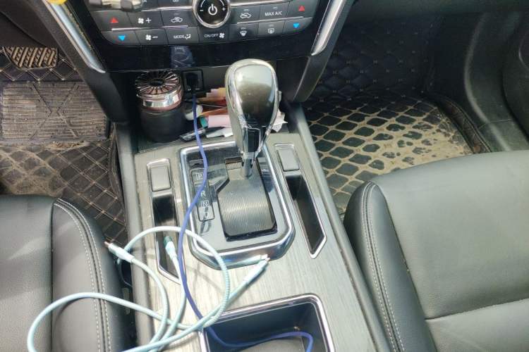 Used Venucia T90 2017 2.0L CVT Smart Edition Gear Lever