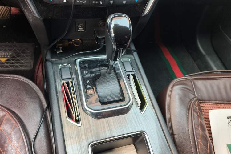 Used Venucia T90 2017 2.0L CVT Smart Edition Gear Lever