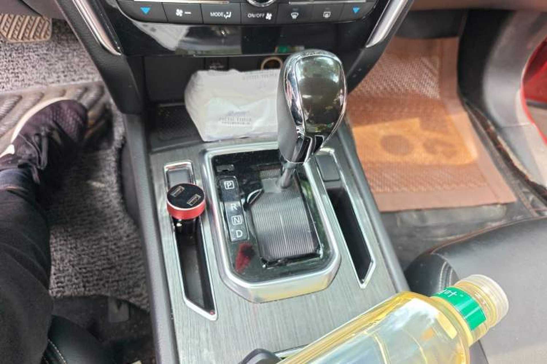 Used Venucia T90 2017 2.0L CVT Smart Edition Gear Lever