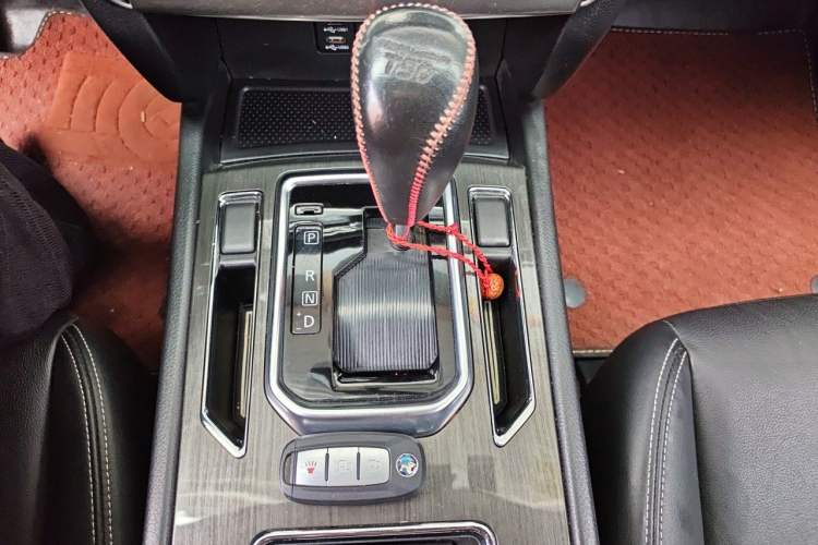 Used Venucia T90 2017 2.0L CVT Smart Edition Gear Lever