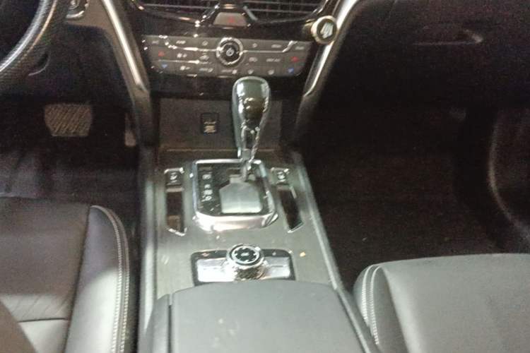 Used Venucia T90 2017 2.0L CVT Leading Edition Gear Lever