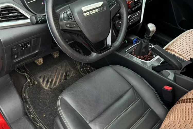 Used Venucia T90 2017 2.0L Manual ZhiShang Edition Interior 2