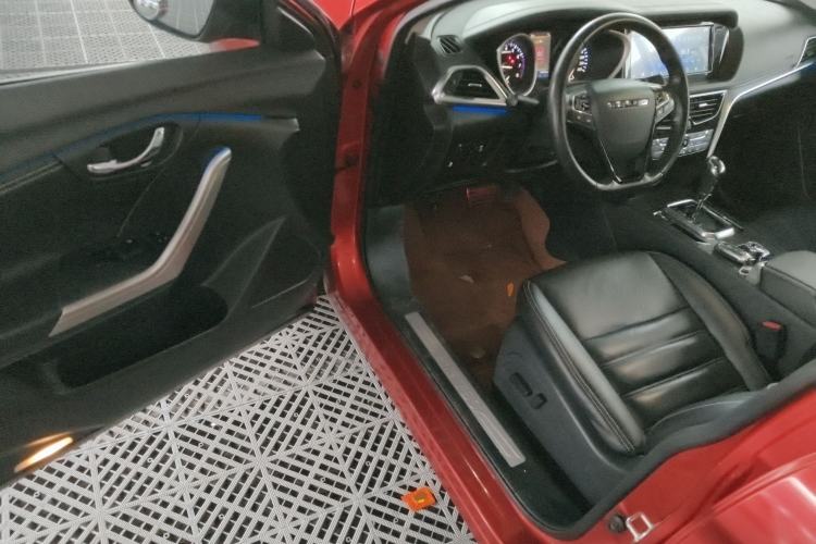 Used Venucia T90 2017 2.0L CVT Leading Edition Interior 3