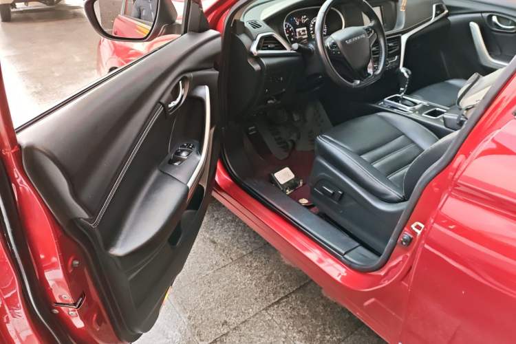 Used Venucia T90 2017 2.0L CVT Smart Edition Interior 3
