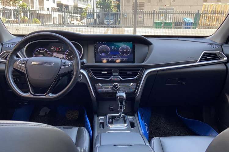 Used Venucia T90 2017 2.0L CVT Smart Edition Interior 3