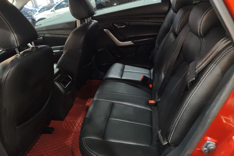 Used Venucia T90 2017 2.0L CVT Fashion Edition Interior 4