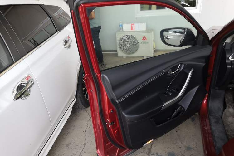 Used Venucia T90 2017 2.0L CVT Smart Edition Left Front Door Interior