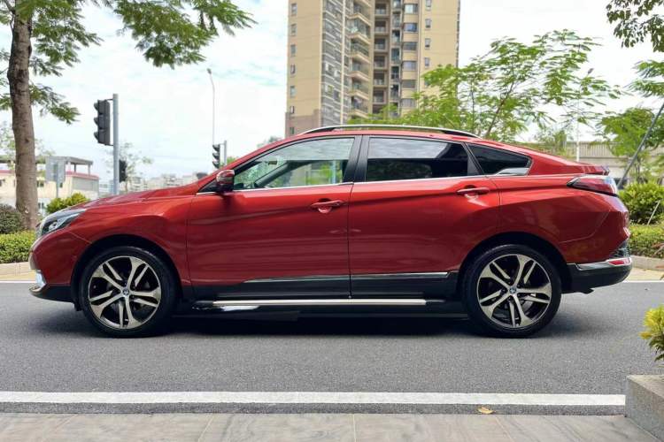 Used Venucia T90 2017 2.0L CVT Leading Edition Left Side