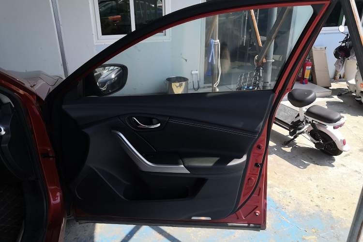 Used Venucia T90 2017 2.0L CVT Smart Edition Right Front Door Interior