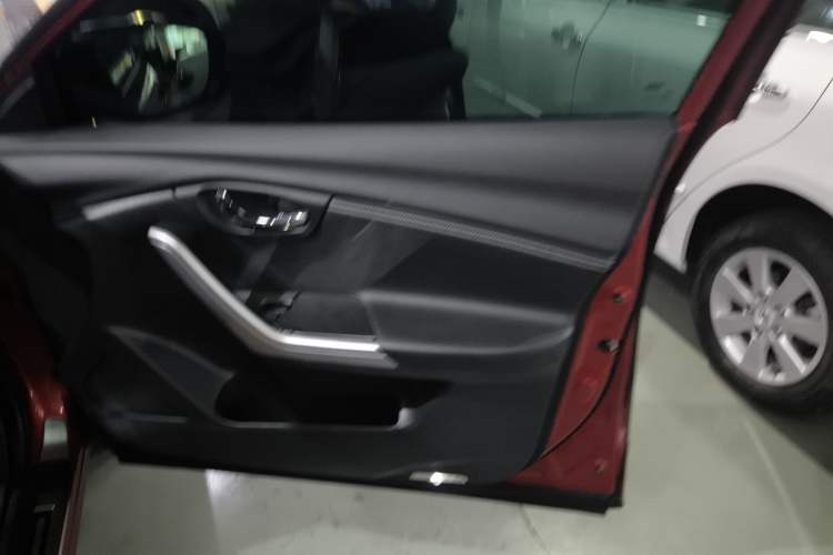Used Venucia T90 2017 2.0L CVT Fashion Edition Right Front Door Interior