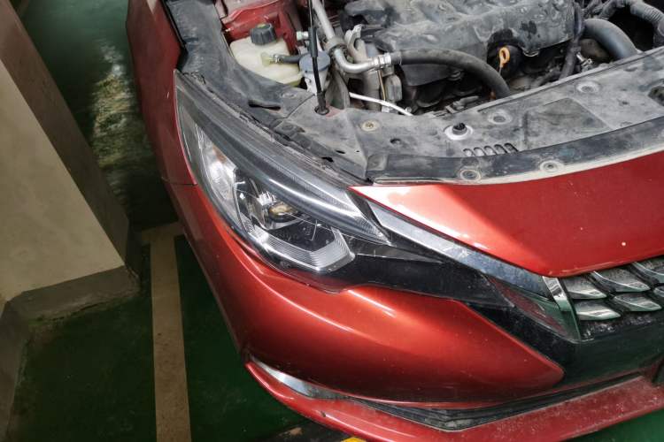 Used Venucia T90 2017 2.0L CVT Leading Edition Right Front Headlight