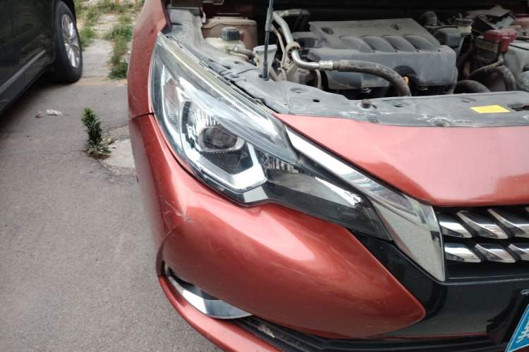 Used Venucia T90 2017 2.0L CVT Leading Edition Right Front Headlight