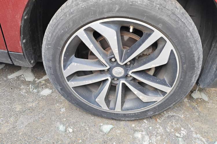 Used Venucia T90 2017 2.0L CVT Smart Edition Right Front Wheel Hub