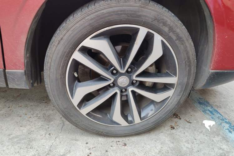 Used Venucia T90 2017 2.0L CVT Smart Edition Right Front Wheel Hub