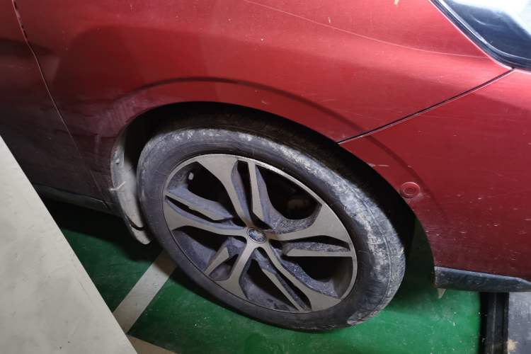 Used Venucia T90 2017 2.0L CVT Leading Edition Right Front Wheel Hub