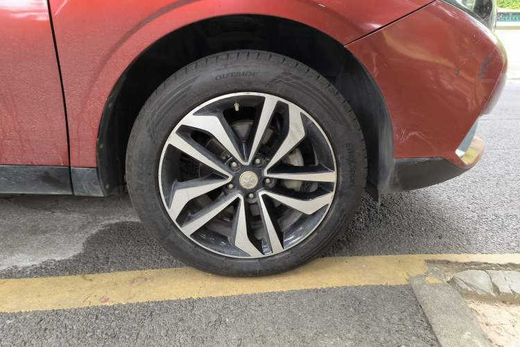 Used Venucia T90 2017 2.0L CVT Smart Edition Right Front Wheel Hub