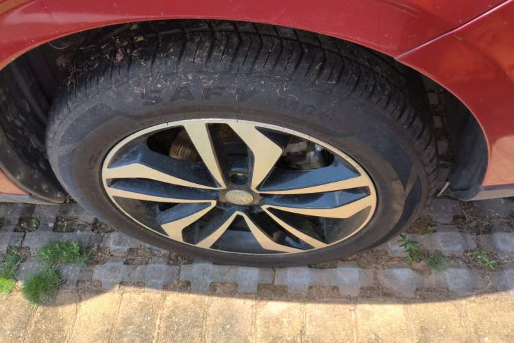 Used Venucia T90 2017 2.0L CVT Smart Edition Right Front Wheel Hub