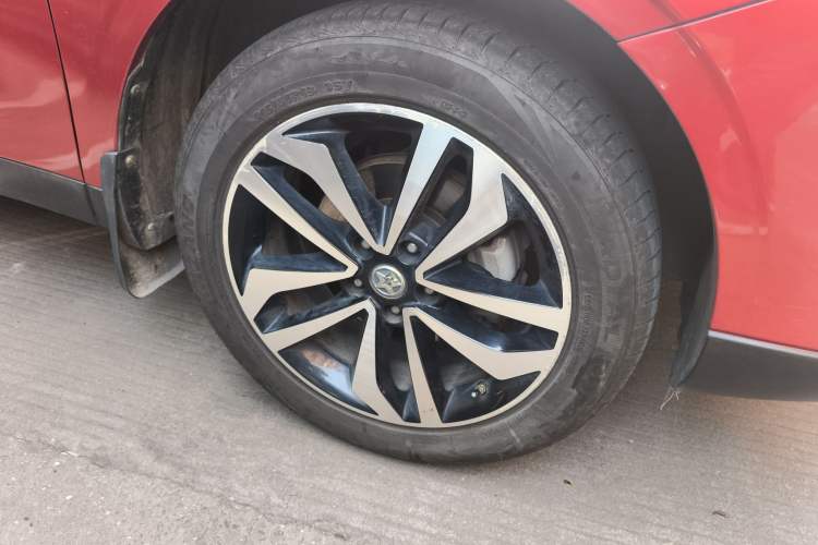 Used Venucia T90 2017 2.0L CVT Smart Edition Right Front Wheel Hub