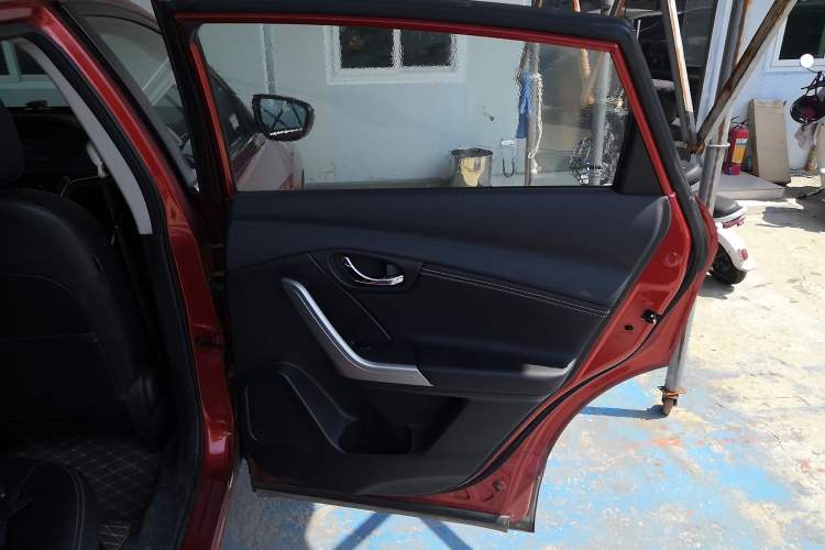 Used Venucia T90 2017 2.0L CVT Smart Edition Right Rear Door Interior