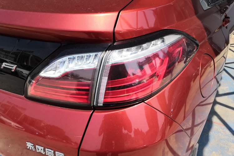 Used Venucia T90 2017 2.0L CVT Smart Edition Right Rear Taillight