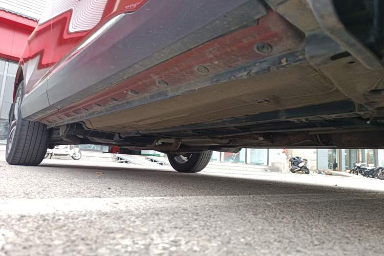 Used Venucia T90 2017 2.0L CVT Smart Edition Right Side Sill