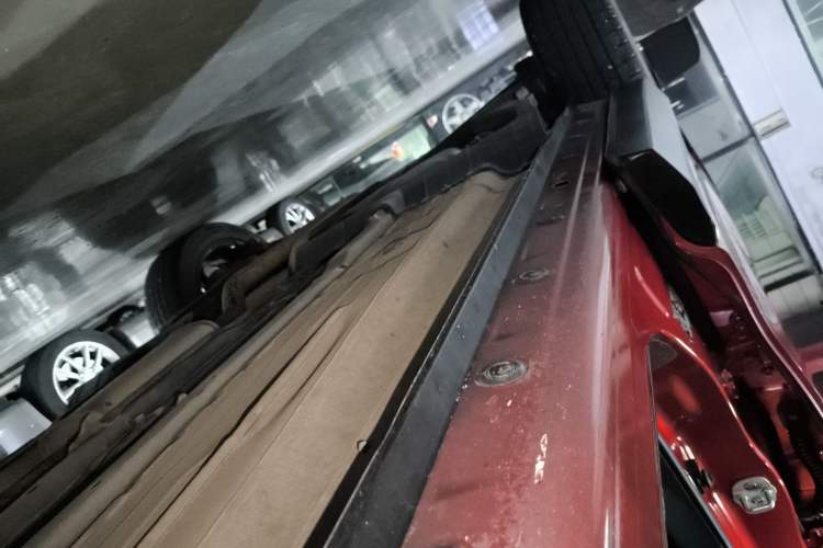 Used Venucia T90 2017 2.0L CVT Fashion Edition Right Side Sill
