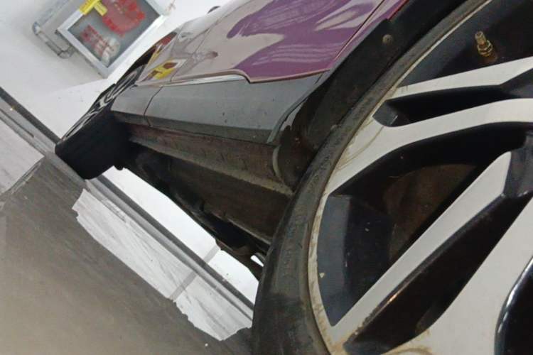 Used Venucia T90 2017 2.0L CVT Leading Edition Right Side Sill