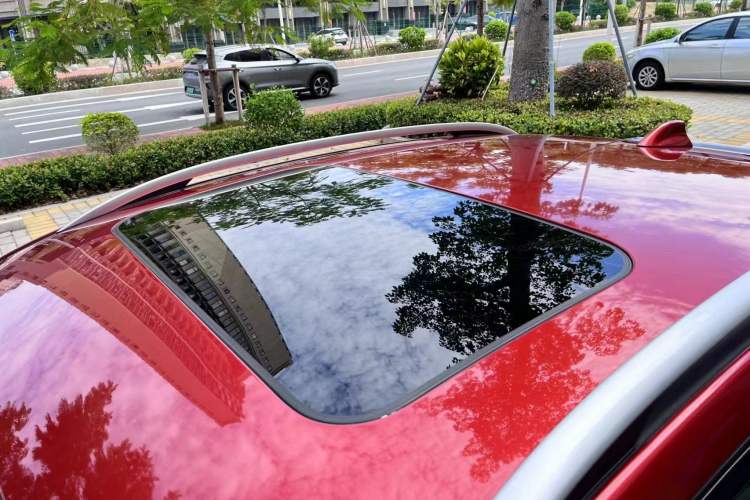 Used Venucia T90 2017 2.0L CVT Leading Edition Roof