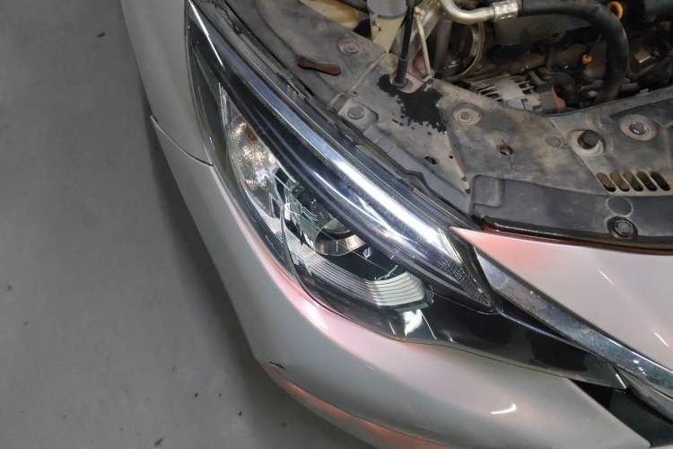Used Venucia T90 2017 2.0L CVT Smart Edition Right Front Headlight