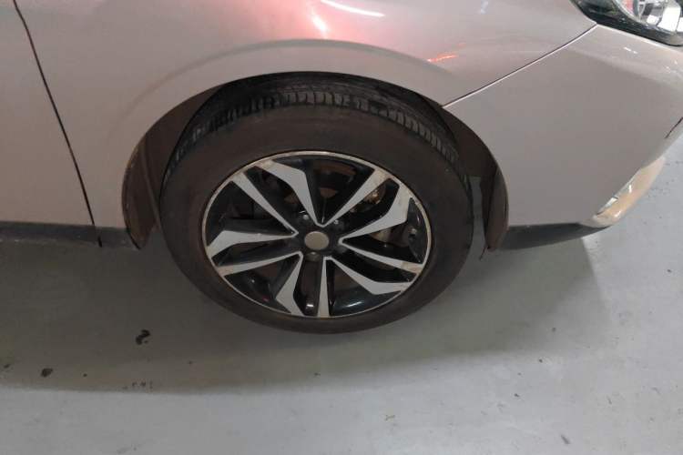 Used Venucia T90 2017 2.0L CVT Smart Edition Right Front Wheel Hub