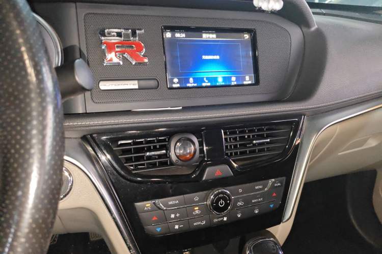 Used Venucia T90 2017 2.0L CVT Smart Edition Audio And AC Panel