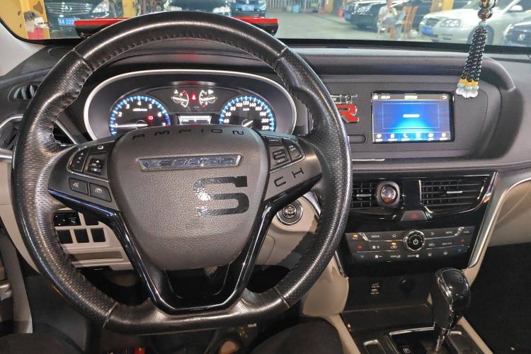 Used Venucia T90 2017 2.0L CVT Smart Edition Center Console