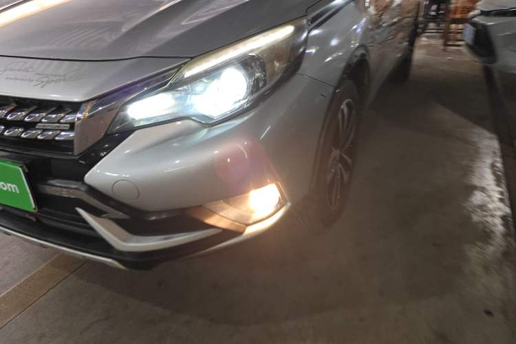 Used Venucia T90 2017 2.0L CVT Smart Edition Left Front Headlight