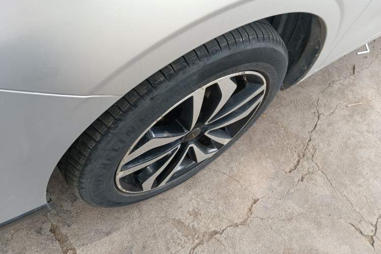 Used Venucia T90 2017 2.0L CVT Smart Edition Left Front Wheel Hub