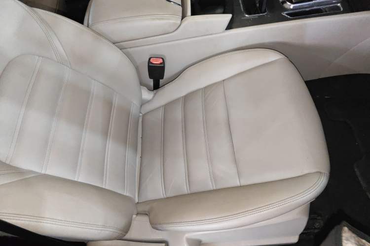 Used Venucia T90 2017 2.0L CVT Smart Edition Right Front Seat