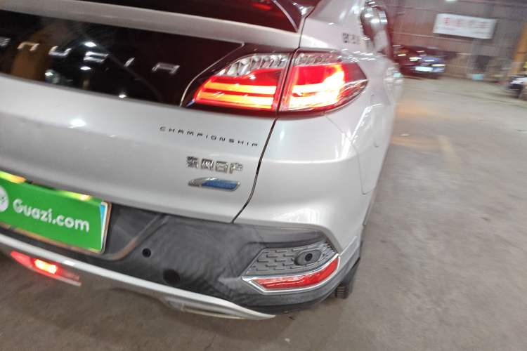 Used Venucia T90 2017 2.0L CVT Smart Edition Right Rear Taillight