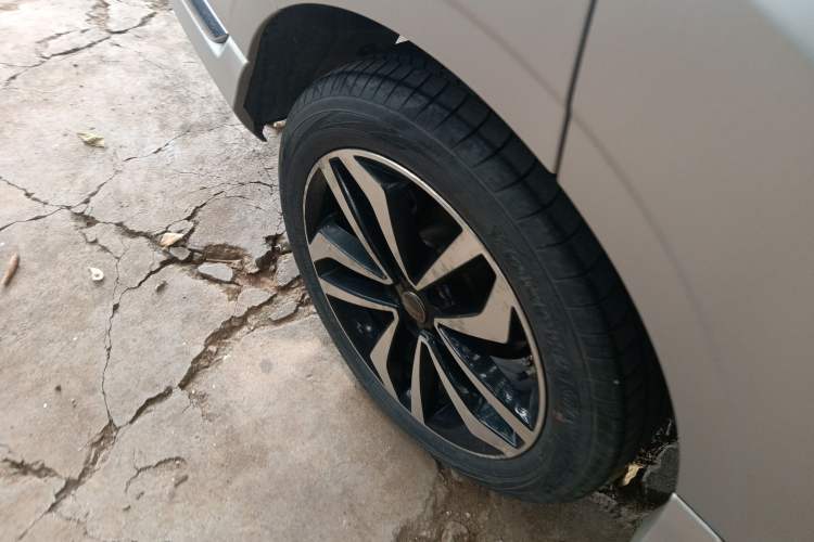 Used Venucia T90 2017 2.0L CVT Smart Edition Right Rear Wheel Hub