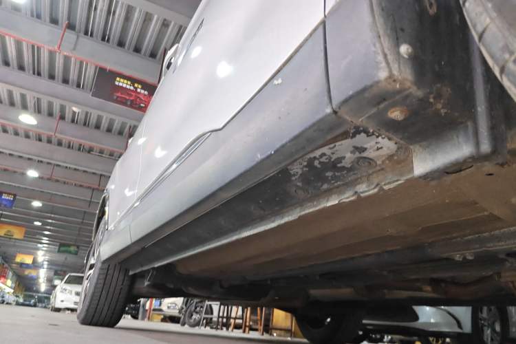 Used Venucia T90 2017 2.0L CVT Smart Edition Right Side Sill