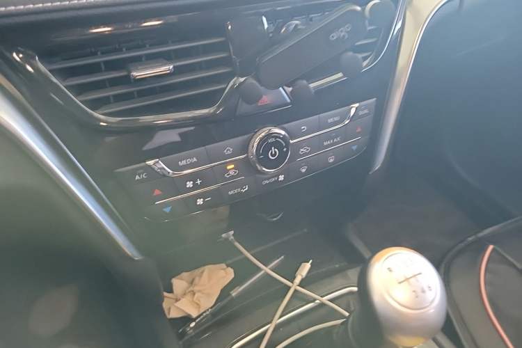 Used Venucia T90 2017 2.0L Manual Fashion Edition Audio And AC Panel