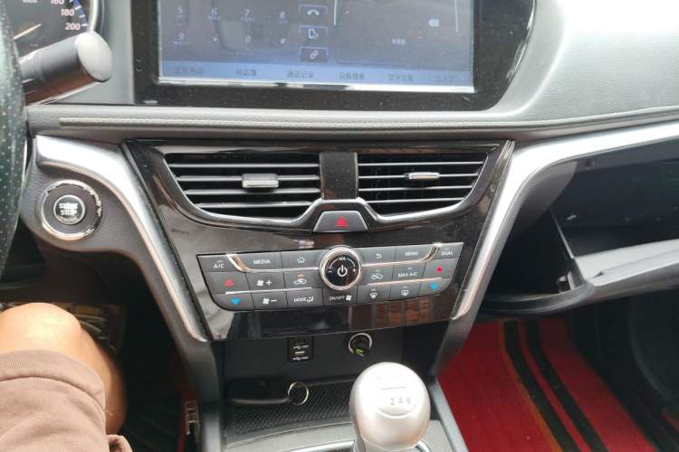 Used Venucia T90 2017 2.0L Manual ZhiShang Edition Audio And AC Panel