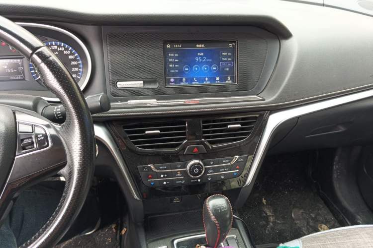 Used Venucia T90 2017 2.0L CVT Smart Edition Audio And AC Panel