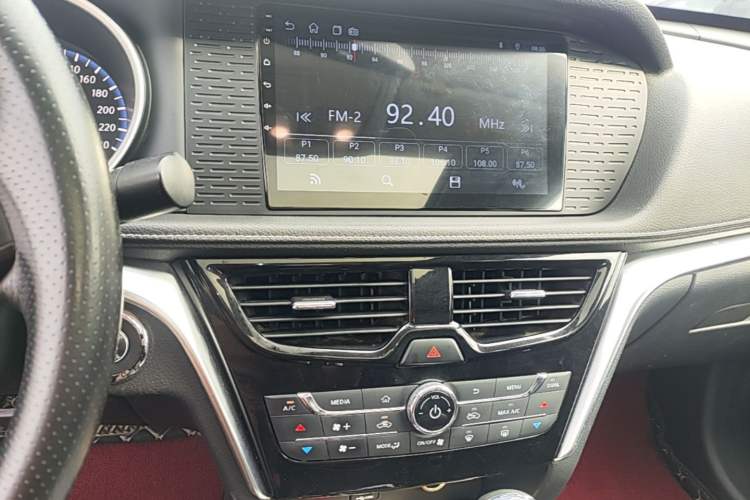 Used Venucia T90 2017 2.0L CVT Smart Edition Audio And AC Panel