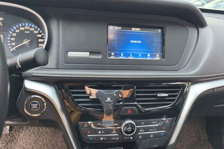 Used Venucia T90 2017 2.0L CVT Fashion Edition Audio And AC Panel