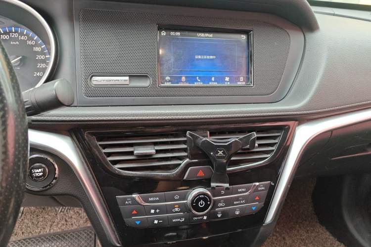 Used Venucia T90 2017 2.0L Manual ZhiShang Edition Audio And AC Panel